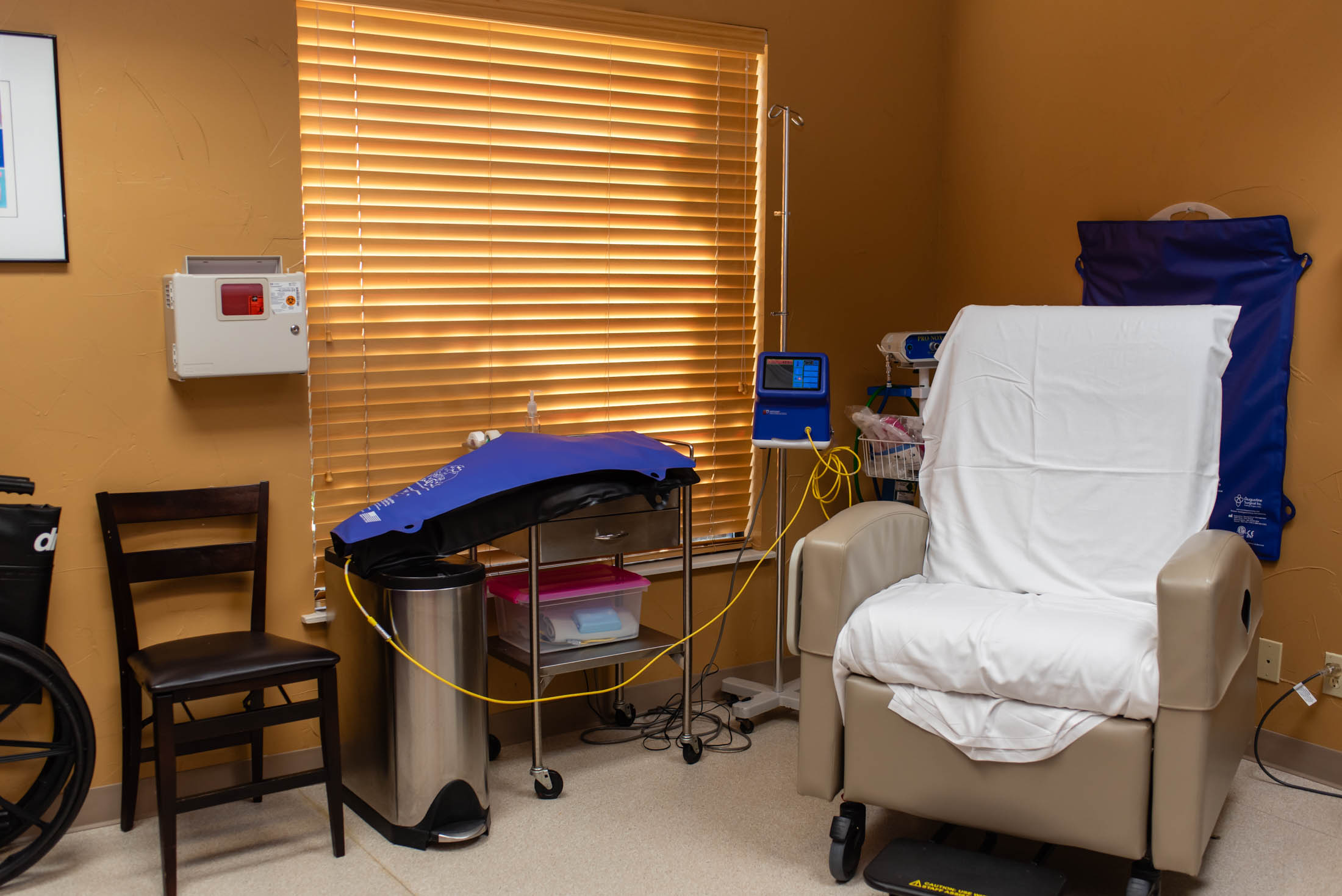 Medical room with chair and equipment.